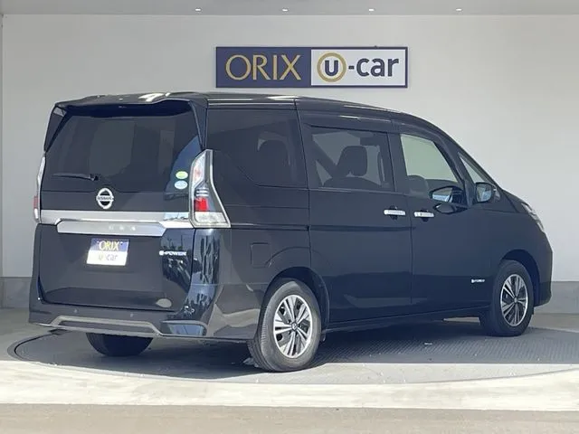 セレナ（ニッサン）の車両写真