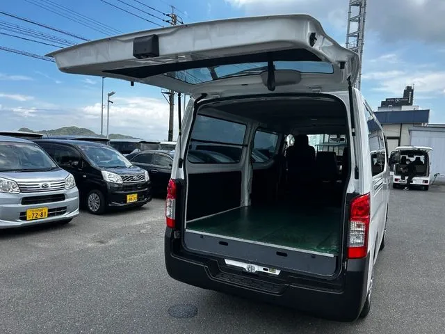 ＮＶ３５０キャラバン（ニッサン）の車両写真