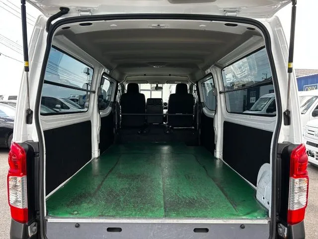 ＮＶ３５０キャラバン（ニッサン）の車両写真
