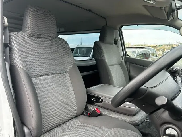 ＮＶ３５０キャラバン（ニッサン）の車両写真