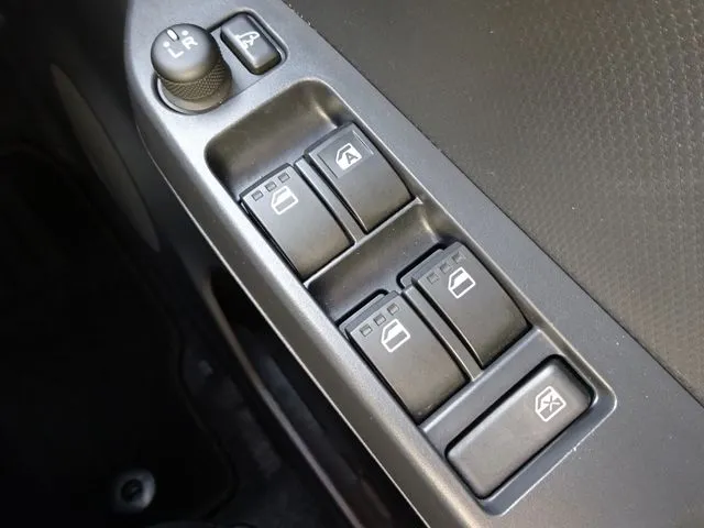 ミラ イース(ダイハツ)の車両写真
