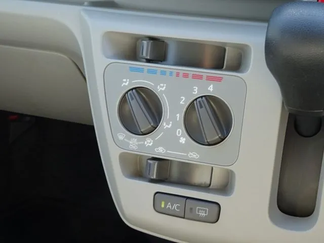 ミラ イース(ダイハツ)の車両写真