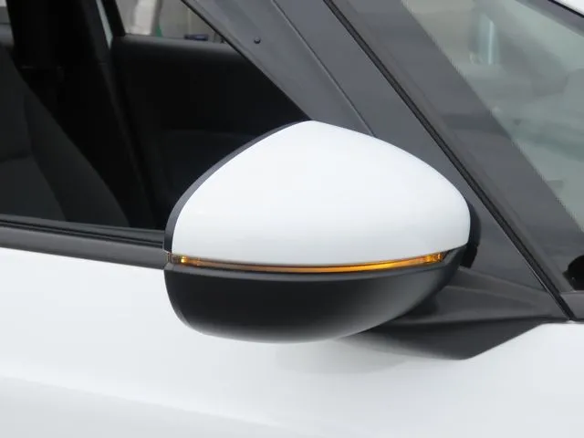 フィット　ｅ：ＨＥＶ（ホンダ）の車両写真