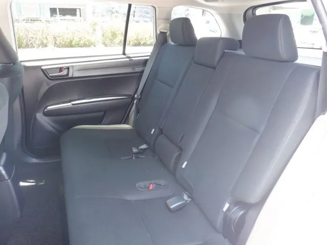 カローラフィールダー　ハイブリッド（トヨタ）の車両写真