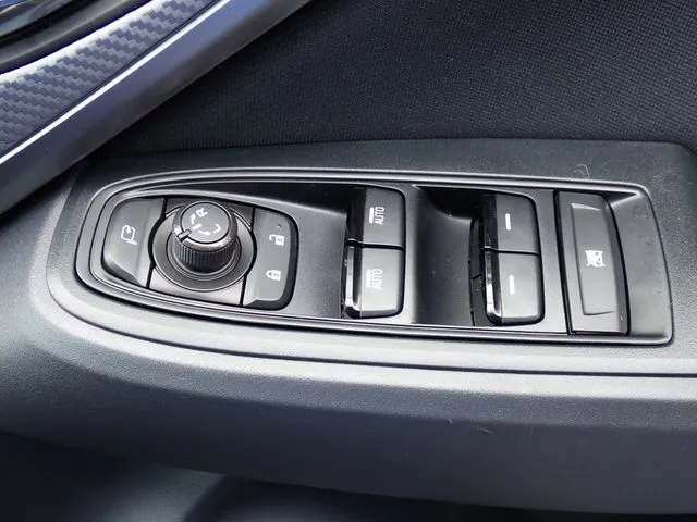 インプレッサスポーツ（スバル）の車両写真