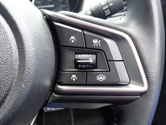 インプレッサスポーツ（スバル）の車両写真