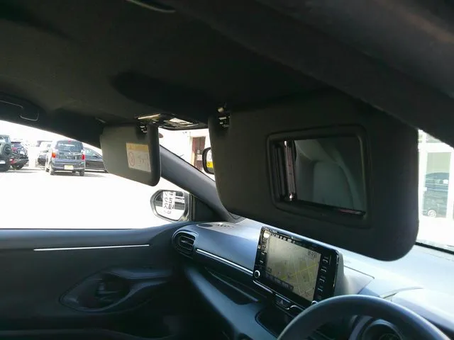 ヤリス　ハイブリッド（トヨタ）の車両写真