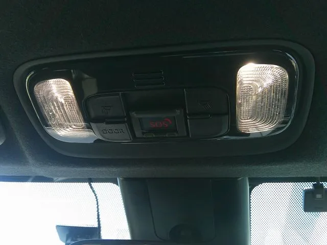 ヤリス　ハイブリッド（トヨタ）の車両写真