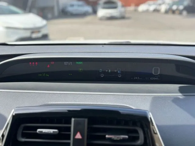プリウス（トヨタ）の車両写真