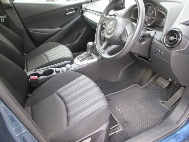 MAZDA2(マツダ)の車両写真