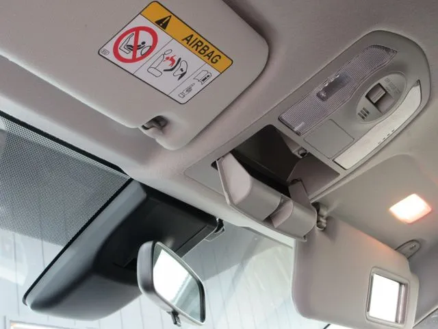 プリウス　アルファ（トヨタ）の車両写真