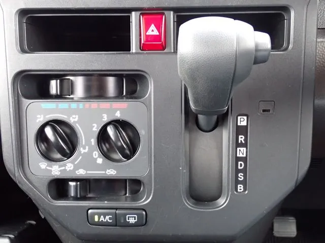 トール（ダイハツ）の車両写真
