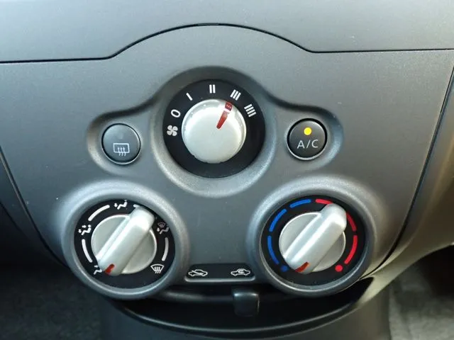 ノート（ニッサン）の車両写真