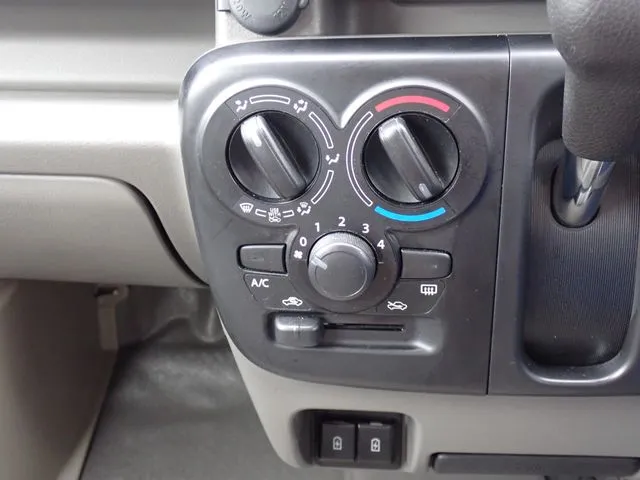 エブリイバン（スズキ）の車両写真