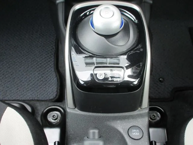 ノート　４ＷＤ（ニッサン）の車両写真
