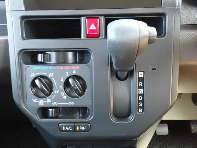 トール（ダイハツ）の車両写真