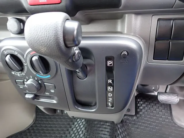 エブリイバン（スズキ）の車両写真
