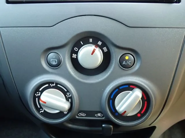 ノート(ニッサン)の車両写真