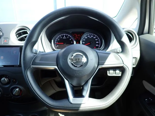 ノート(ニッサン)の車両写真