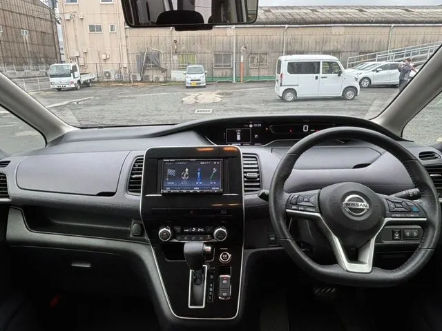 セレナ Sハイブリッド(ニッサン)の車両写真
