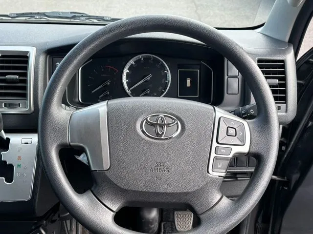 ハイエースバン　２ＷＤ（トヨタ）の車両写真