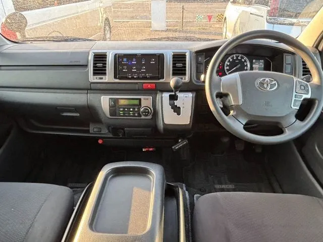 ハイエースバン　２ＷＤ（トヨタ）の車両写真