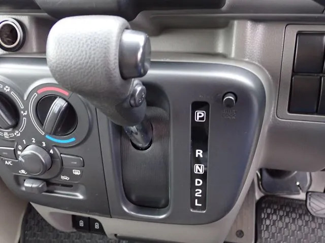 エブリイバン（スズキ）の車両写真