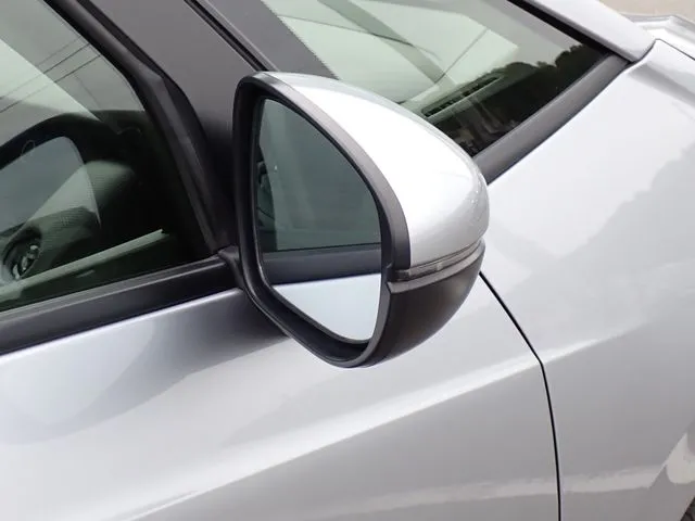 フィット　ｅ：ＨＥＶ（ホンダ）の車両写真