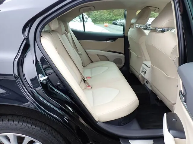 カムリ　ハイブリッド（トヨタ）の車両写真