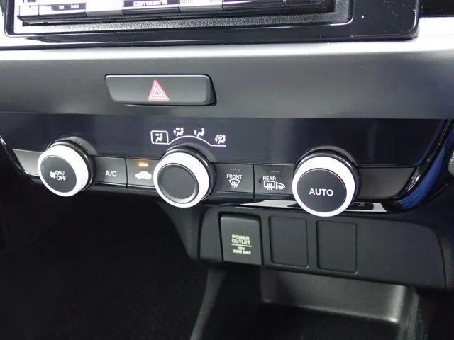 フィット e:HEV 4WD(ホンダ)の車両写真