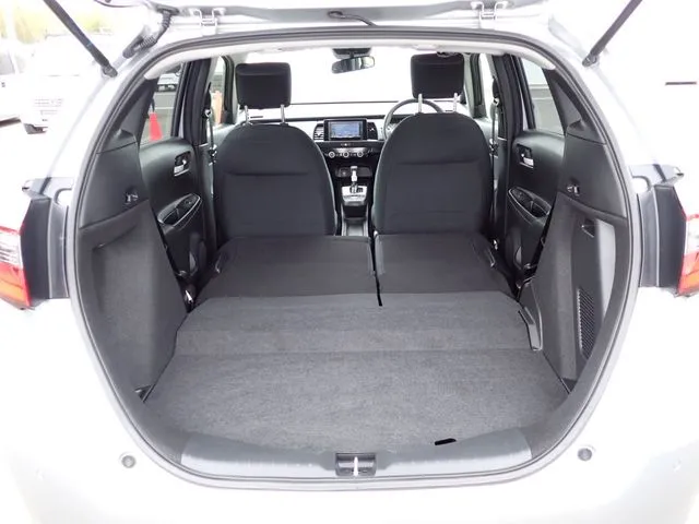 フィット e:HEV 4WD(ホンダ)の車両写真