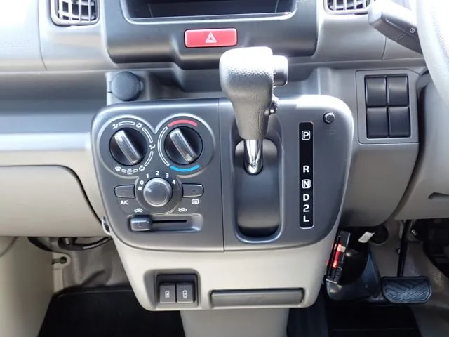 エブリイバン（スズキ）の車両写真