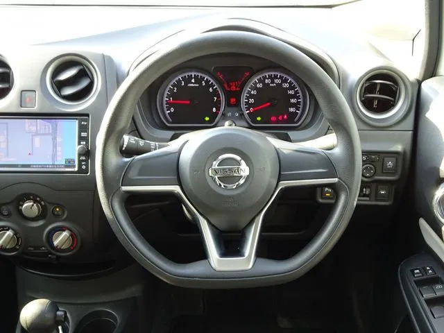 ノート(ニッサン)の車両写真