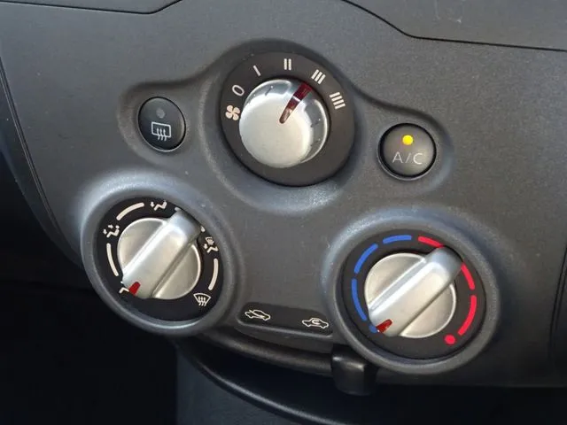 ノート(ニッサン)の車両写真