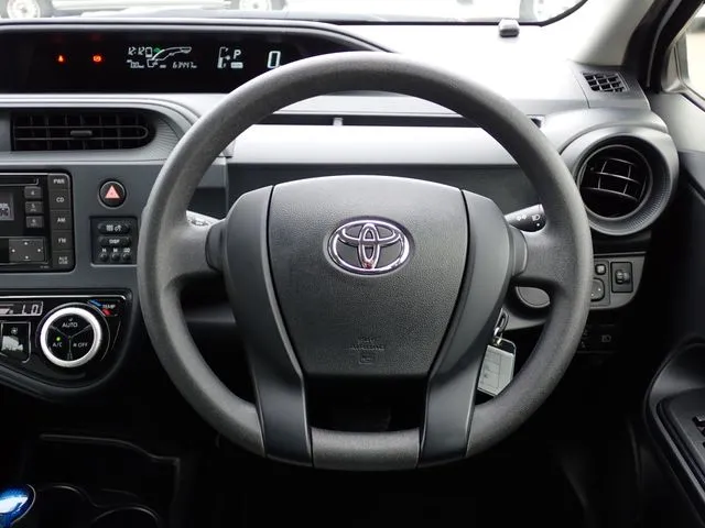 アクア（トヨタ）の車両写真