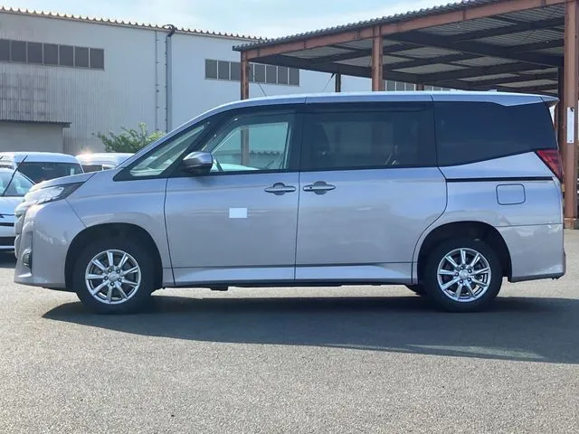 トヨタ ノア 4WD