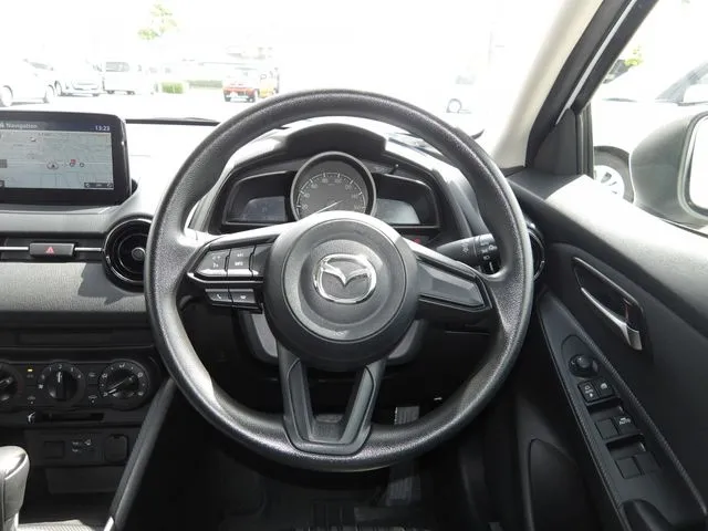 MAZDA2(マツダ)の車両写真