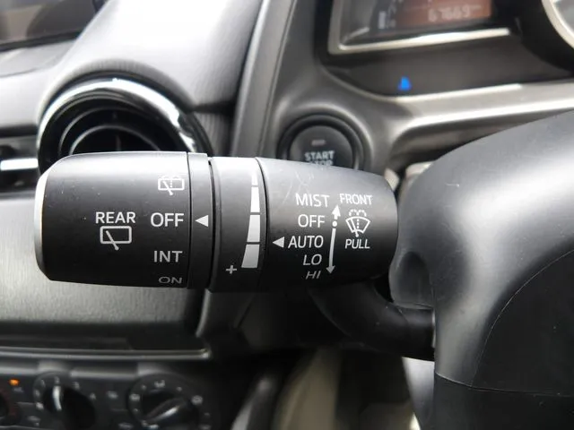 MAZDA2(マツダ)の車両写真