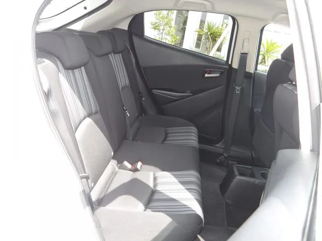 MAZDA2(マツダ)の車両写真