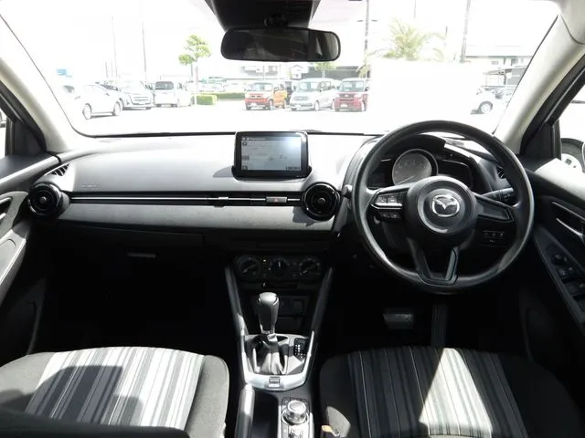 MAZDA2(マツダ)の車両写真