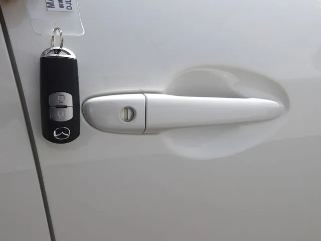 MAZDA2(マツダ)の車両写真