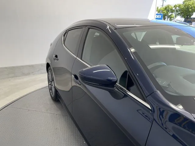 ＭＡＺＤＡ３　ファストバック（マツダ）の車両写真