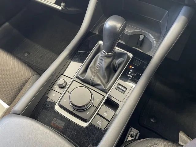 ＭＡＺＤＡ３　ファストバック（マツダ）の車両写真