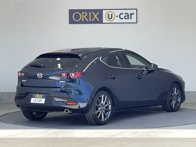 ＭＡＺＤＡ３　ファストバック（マツダ）の車両写真