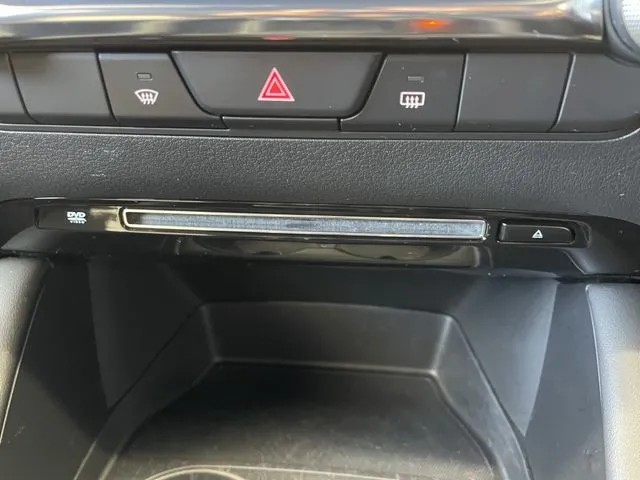ＭＡＺＤＡ３　ファストバック（マツダ）の車両写真