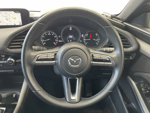 ＭＡＺＤＡ３　ファストバック（マツダ）の車両写真