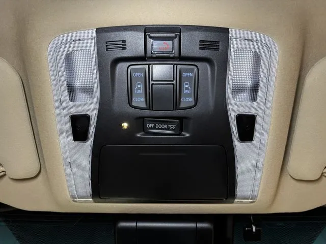 トヨタ　アルファード　ハイブリッド　４ＷＤ