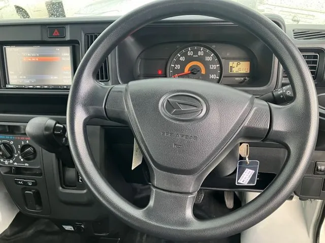 ハイゼットカーゴ 4WD(ダイハツ)の車両写真