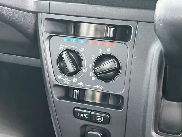 ハイゼットカーゴ 4WD(ダイハツ)の車両写真