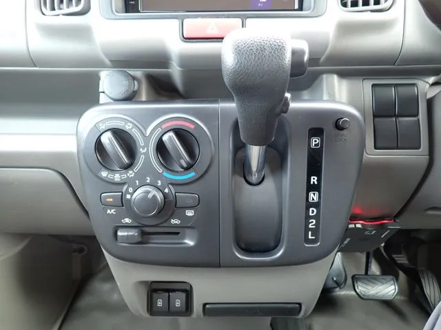 エブリイバン（スズキ）の車両写真